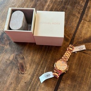 New with tags Michale Kors watch. Needs a battery